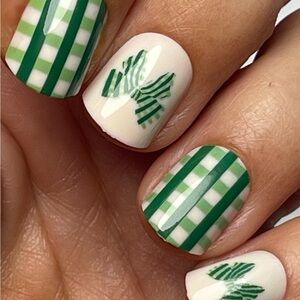Red Aspen Ribbons and Bows Press-On Nails - Green and White
